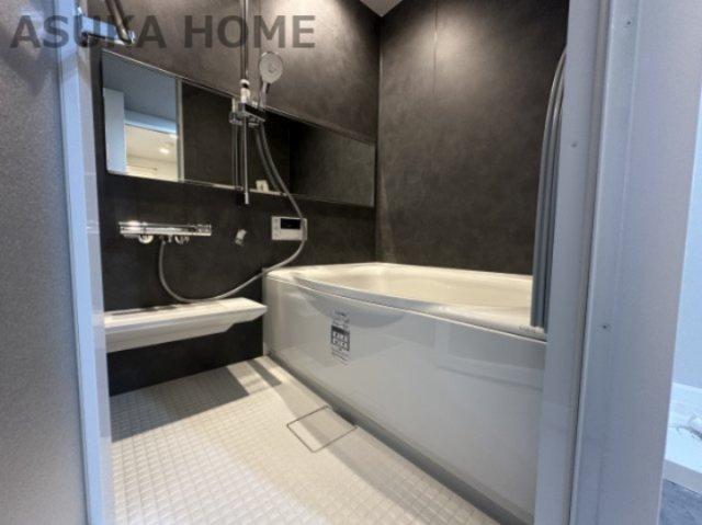 新山下ベイシティ６号棟の独立洗面台|使いやすい3面鏡の洗面台です♪