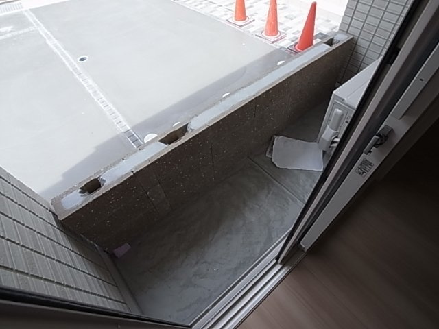 神戸市長田区雲雀ケ丘３丁目のアパートのバルコニー