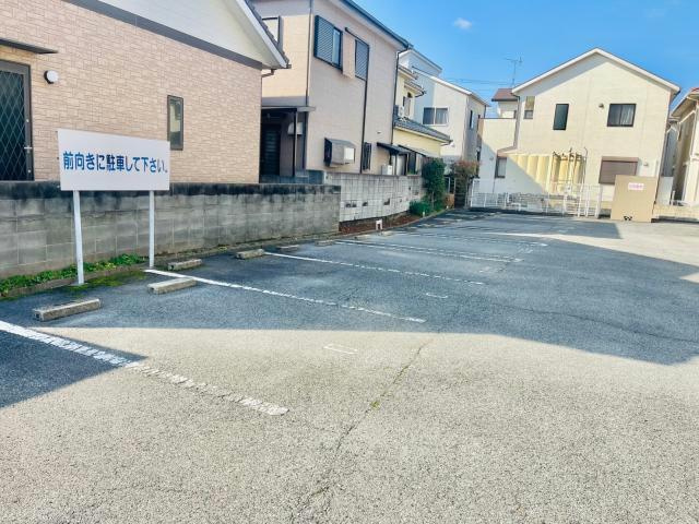 アクロポリス1の駐車場