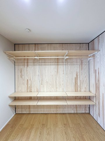 東区馬木6丁目 No.4の収納|全居室収納☆
6帖洋室のクローゼットです♪