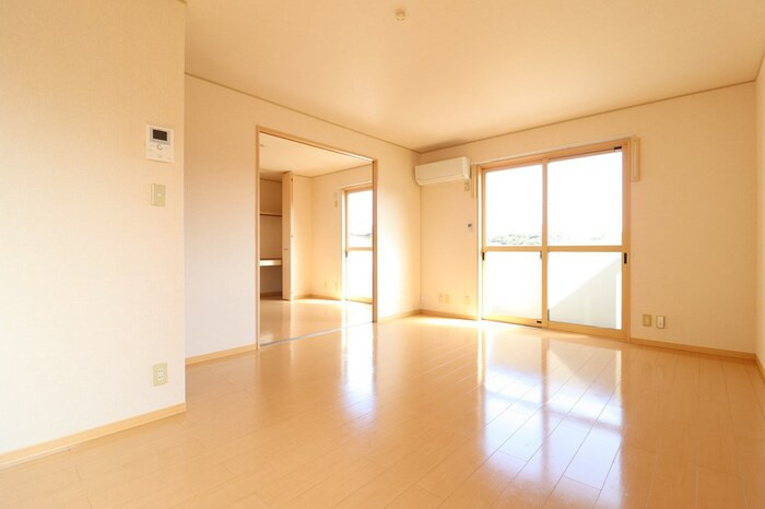 ルミエールの居間・リビング|リビング全景