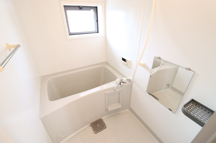 ルミエールの浴室|追い焚き給湯式浴室（小窓付）