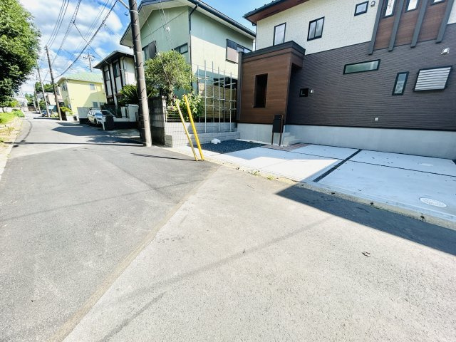 四街道市旭ケ丘2丁目2期の前面道路含む現地写真|5月15日撮影