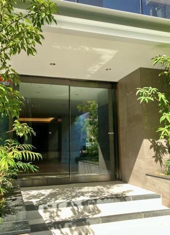 オープンンレジデンシア神楽坂プレイス　のエントランス