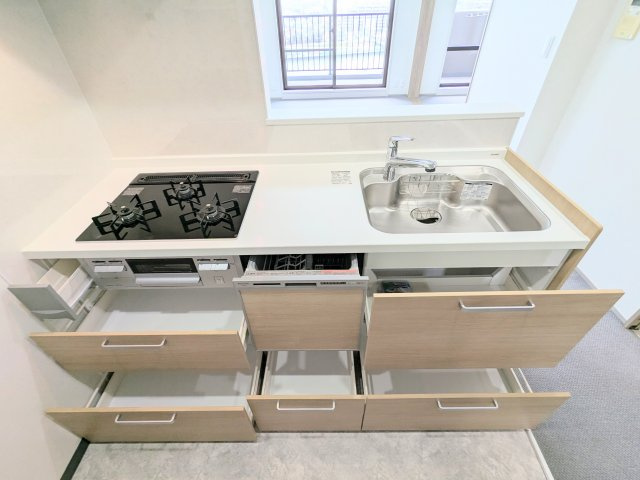 青砥東パーク・ホームズのキッチン|～食器洗浄乾燥機付のキッチン写真～