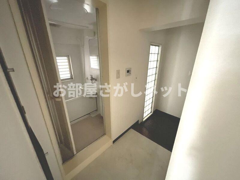 欠真間2丁目のマンションの玄関