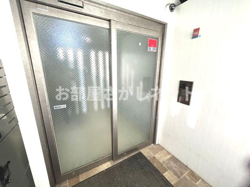 欠真間2丁目のマンションのエントランス
