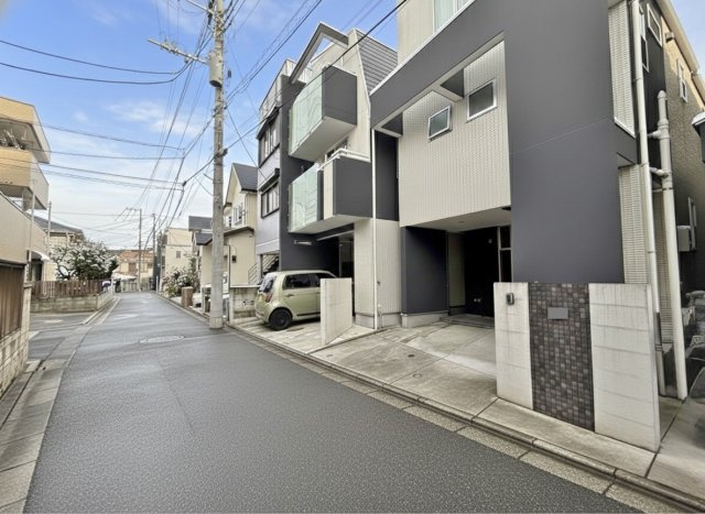 板橋区東山町の前面道路含む現地写真|4m道路に面してます
東山町の落ち着いた住宅地
【ご予約制】にてご案内承ってます♪