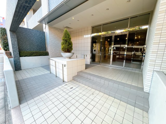 メゾンヴェール大高南のエントランス