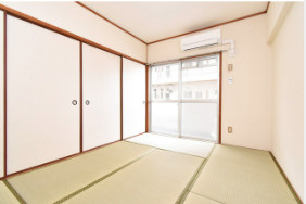 スクエアガーデン【キャッシュバック対象物件】の和室|い草の香りが落ち着く素敵な和室です