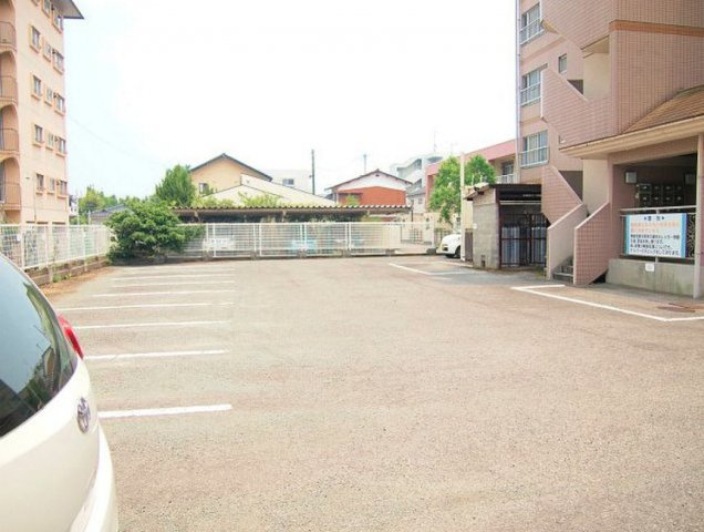 スクエアガーデン【キャッシュバック対象物件】の駐車場|駐車場完備です