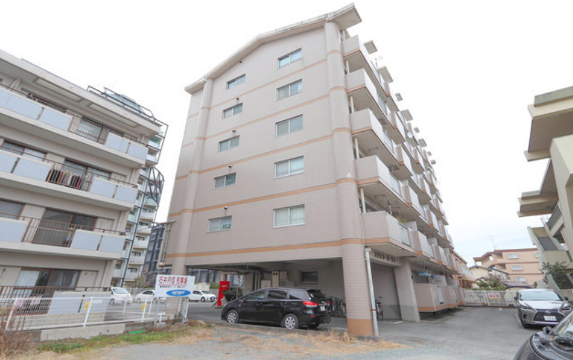 スクエアガーデン【キャッシュバック対象物件】のエントランス|外観もきれいです