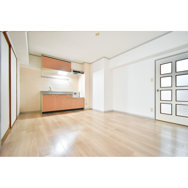 スクエアガーデン【キャッシュバック対象物件】の居間・リビング|おしゃれな居間です