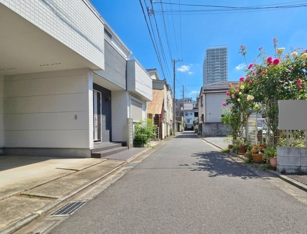 練馬区練馬3丁目の前面道路含む現地写真|西側約4ｍ道路に面してます
練馬3丁目の落ち着いた住宅地