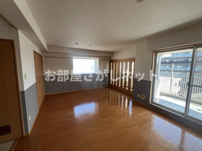 江戸川区南葛西4丁目のマンションの居間・リビング