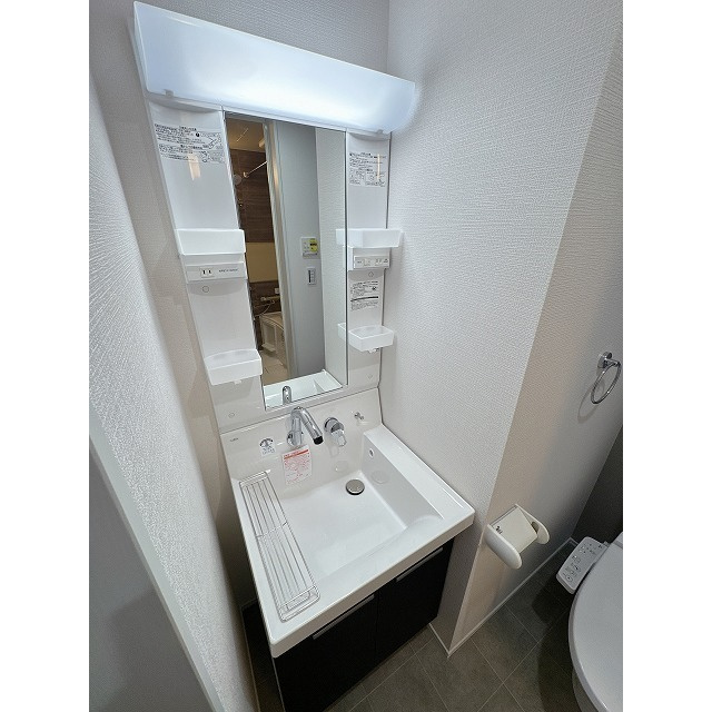 ラフィーネ三ッ沢南町の洗面所|シャワー付き洗面台♪