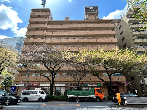 朝日広尾マンションの外観|スーパーやコンビニ近く買物便利！ペット飼育可能な新耐震基準適合大規模マンション、朝日広尾マンションは即日現地案内可能となっておりますので、お気軽にお問い合わせください！