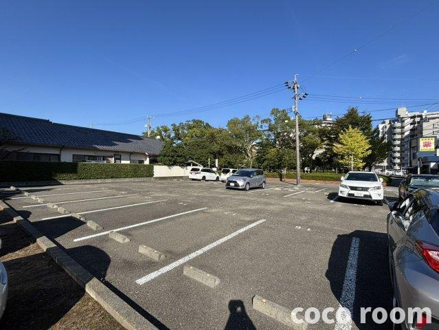 カトル・パレの駐車場