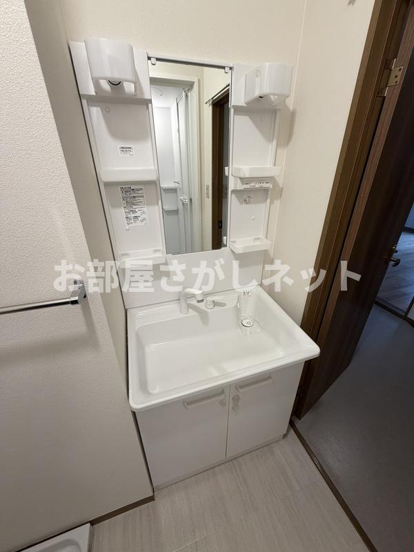 市川市相之川2丁目のアパートの洗面所