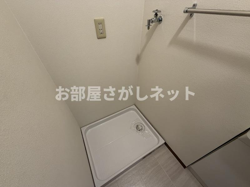 市川市相之川2丁目のアパートの居間・リビング