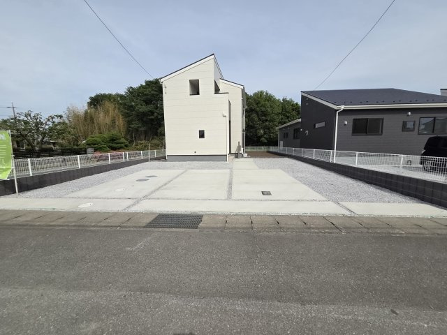 新築　太田市新田花香塚町第１　Livele Garden.S　１号棟の駐車場|現地写真　駐車スペースは並列4台分可能です！

