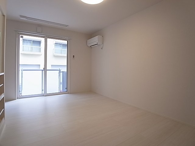 神戸市兵庫区荒田町３丁目のアパートの居間・リビング