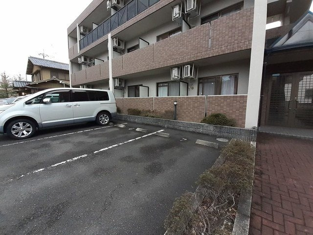 ヴィラ９９の駐車場