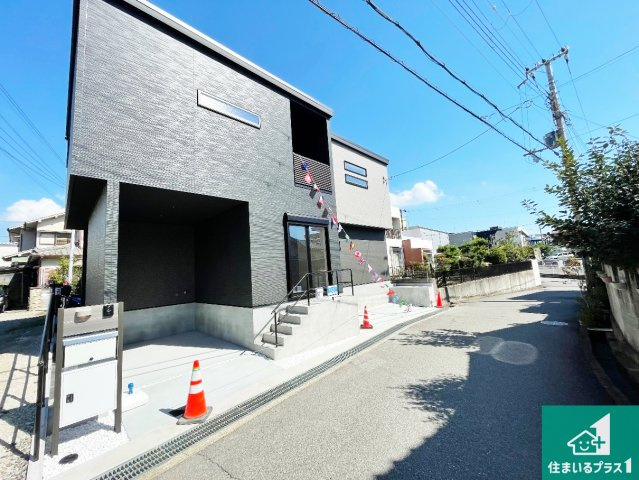 神戸市西区伊川谷町有瀬　第2期　新築一戸建ての前面道路含む現地写真|周辺は閑静な住宅街！前面道路広々で車の出し入れも便利です。駐車が苦手な方でも安心して車庫入れできます！