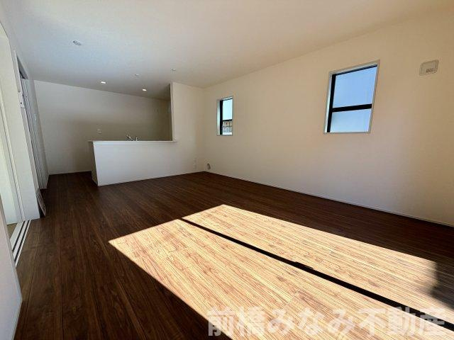 高崎市石原町第24　３号棟(全６棟)　リーブルガーデン　新築建売分譲の居間・リビング|ゆったりとした居間です