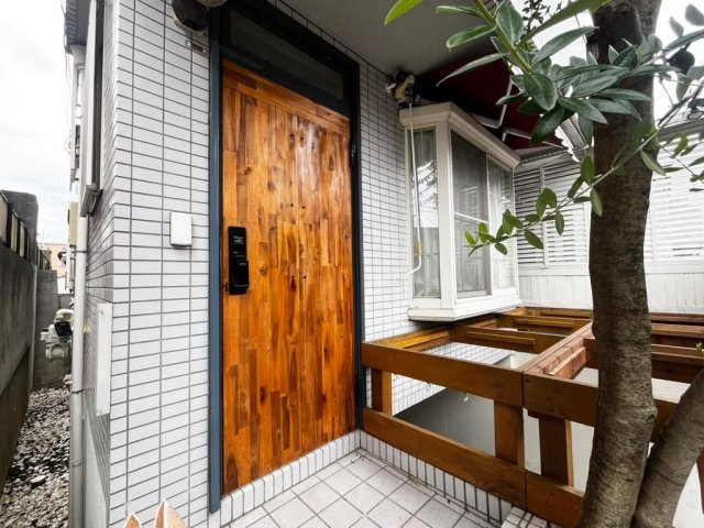 世田谷区上用賀4丁目 中古戸建の玄関