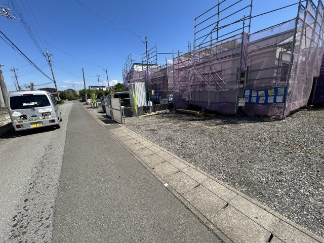 新築　太田市新田花香塚町第１　Livele Garden.S　3号棟の前面道路含む現地写真|現地写真　西側接道幅員約4.7ｍ