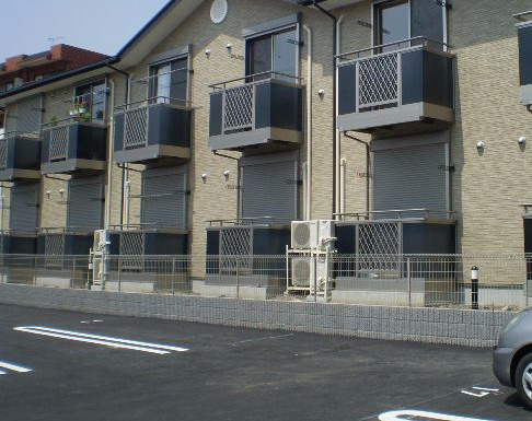 リヴェール市川Ｃ棟の駐車場