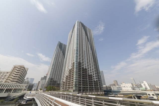 地上58階建て勝どきのシンボルタワー『THE TOKYO TOWERS SEA TOWER』【画像中央】