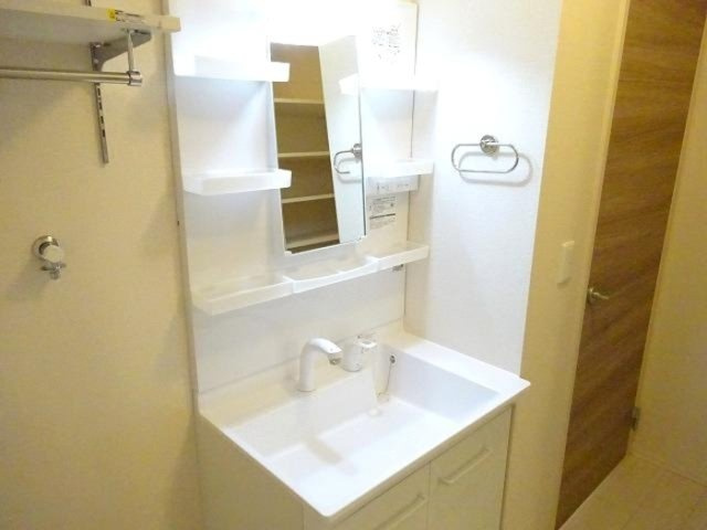 レフィナードの独立洗面台|洗髪洗面化粧台