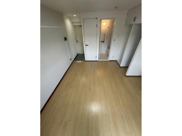 ローズレジデンス西八代の洋室