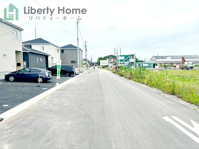 常総市本石下第12　新築戸建　6号棟の前面道路含む現地写真