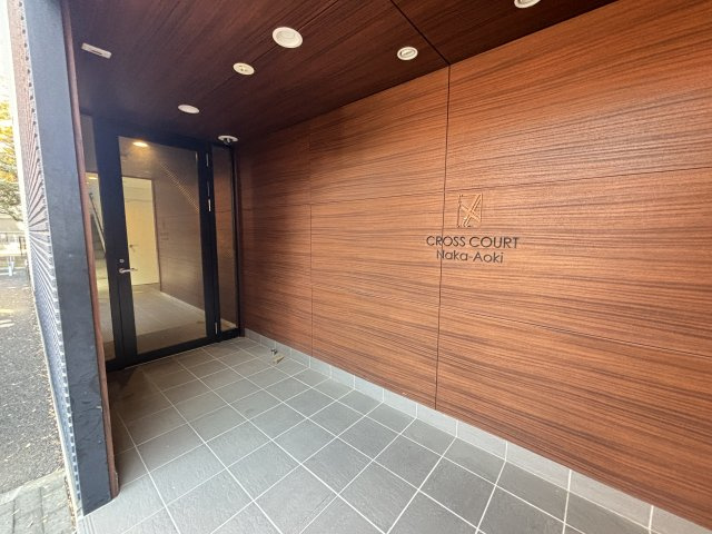 CROSS COURT NAKA-AOKIのエントランス