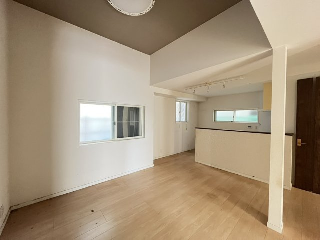 瓦宮二丁目中古戸建の居間・リビング