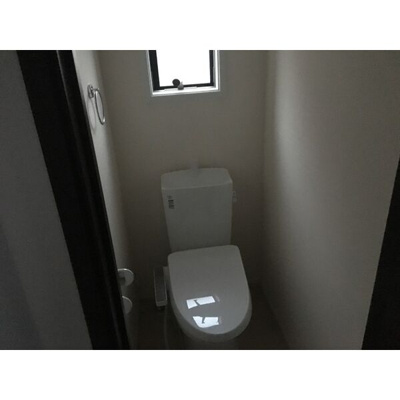 【トイレ】 | カーレッジ | 落ち着いた色調のトイレです