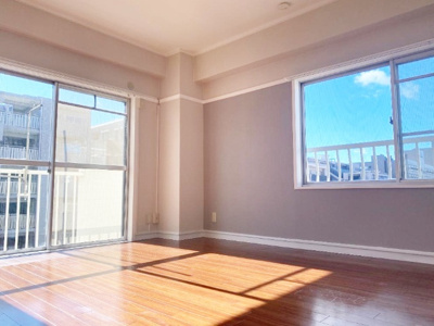 【洋室】 | フォートレスフタミ | 3方角住居のため陽当たり・通風良好 