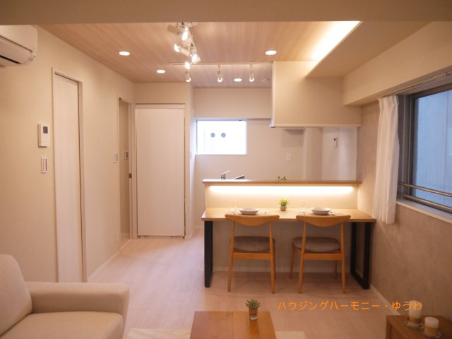 【居間・リビング】 | 宏和マンション池袋 | 光と風があふれる開放的なリビングダイニングには自然と家族みんなが集まってきます。
