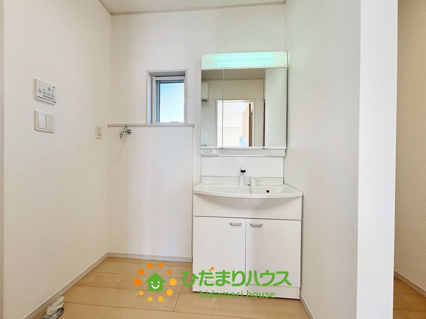 古河市女沼　中古一戸建ての独立洗面台