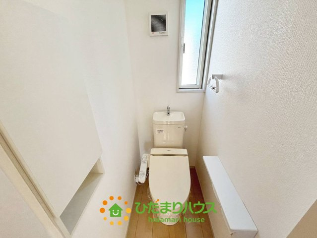 古河市女沼　中古一戸建てのトイレ