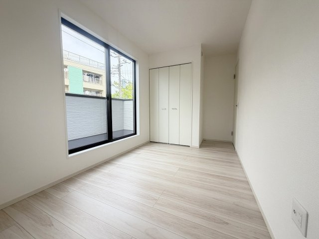 三郷市上彦名　新築戸建　全1棟の洋室|クローゼット付きの洋室5.5帖
