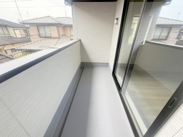 三郷市上彦名　新築戸建　全1棟のバルコニー|南向きバルコニーにて陽当り良好