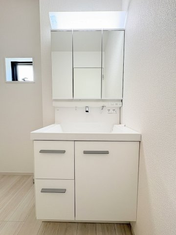 三郷市上彦名　新築戸建　全1棟の独立洗面台|同施工会社の参考写真になります。