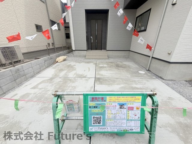 三郷市上彦名　新築戸建　全1棟の駐車場|カースペース並列2台可能