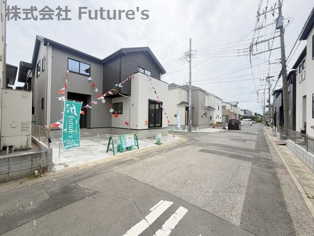 三郷市上彦名　新築戸建　全1棟の前面道路含む現地写真|前面道路含む現地写真です。