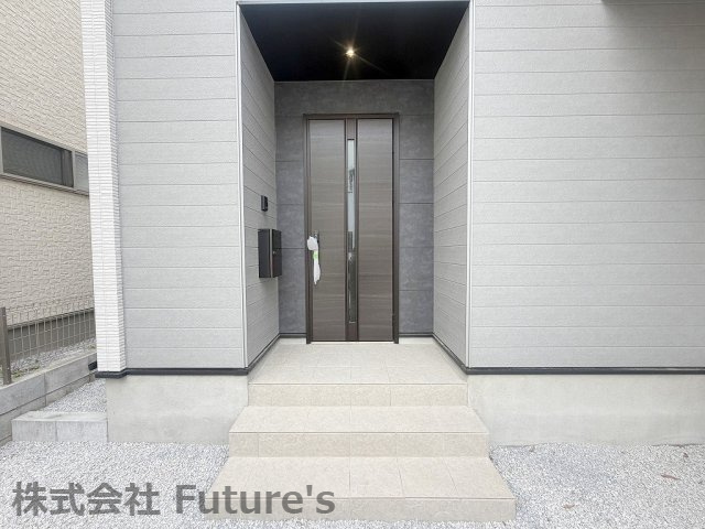 三郷市上彦名　新築戸建　全1棟のエントランス|玄関アプローチ