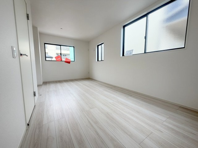 三郷市上彦名　新築戸建　全1棟の洋室|お子様が小さいうちは家族の寝室としても使える10帖の洋室です